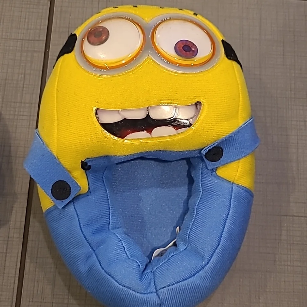 Minion Slippers Size 11-12